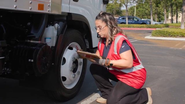 Isuzu English N-Series Gas Driver Orientation Video смотреть онлайн