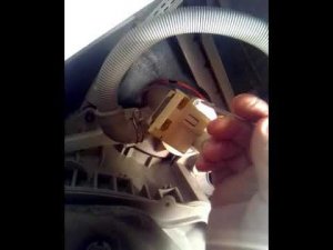 Чистка сливного фильтра стиральной машины Электролюкс EWT0862IDW