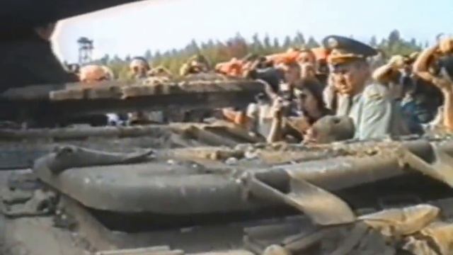 Видео с испытаниями обстрелом танка Т-80УД из танка Т-80У смотреть онлайн