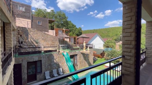 ГОСТИНИЦА-ПЕЩЕРА. 1 ЧАСТЬ. НЕДВИЖИМОСТЬ У МОРЯ. смотреть онлайн