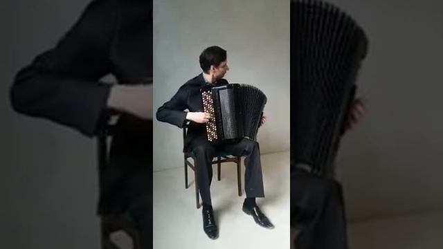 Михаил Ломовцев. Солист ансамбля "Белый город" В.Корнеев "Волжская кадриль" смотреть онлайн