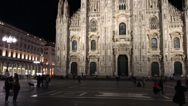 Piazza del Duomo/Milan Cathedral, Milan Italy 4K HD смотреть онлайн