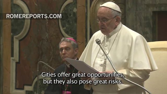 Pope: Big cities can be great...but they can also seed unhappiness смотреть онлайн