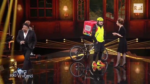 Sketch: "Via col vento" - Un'ora sola Vi vorrei 18/05/2021 смотреть онлайн