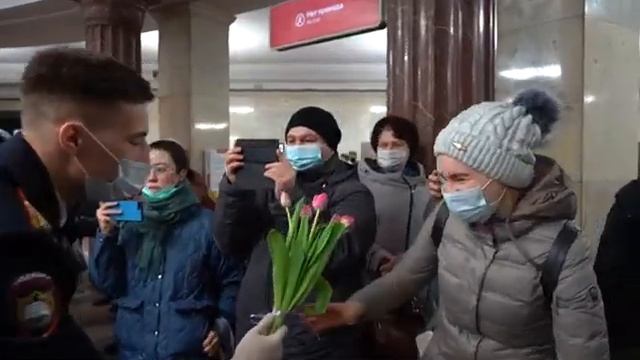 Поздравление в канун 8 марта смотреть онлайн