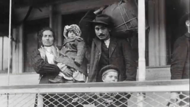 США  Ellis Island  остров куда прибывали новые иммигранты.