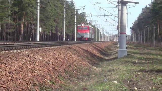 ВЛ10-1501 следует резервом на участке Заря - Купавна Московской железной дороги.