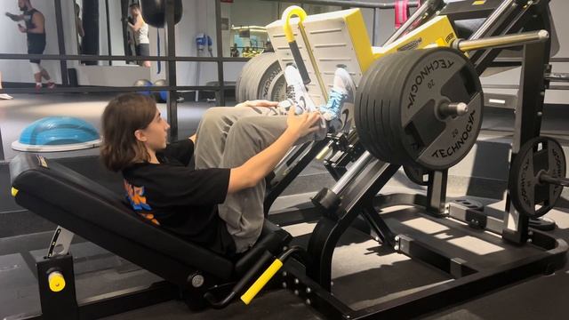 ТРЕНИРОВКА НОЖЕК смотреть онлайн