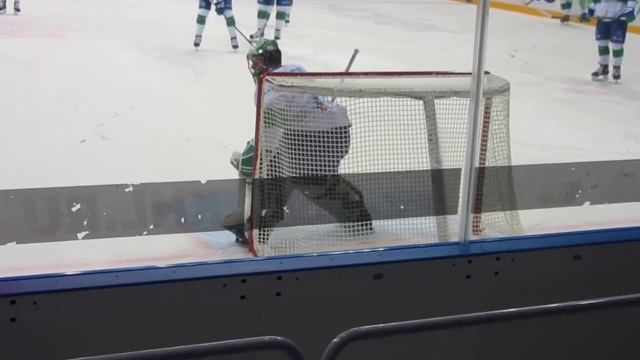 Juha Metsola and Alexander Skrynnik during pre-game warm-up at the KunLun @ Salavat hockey game смотреть онлайн