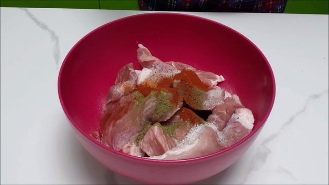 БЕРУ КАРТОФЕЛЬ И МЯСО , ВСЕ НАРЕЗАЛИ И В ДУХОВКУ готовлю вкусный ужин смотреть онлайн