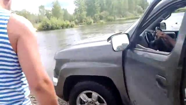 Honda Ridgeline - форсирование р.Бердь (Новосибирская область) смотреть онлайн