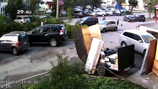 Воришка стащил чемодан смотреть онлайн