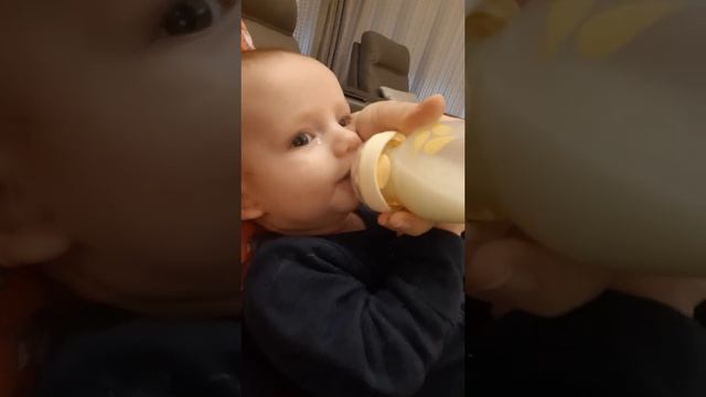 Medela Calma - First Time Trying The Medela Calma Teat.