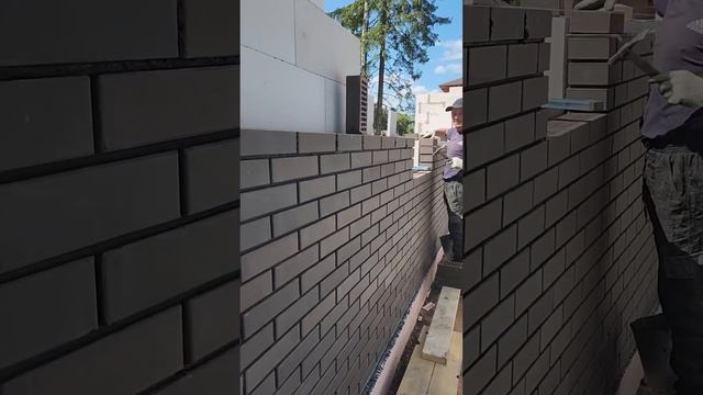 ДОМ ИЗ ГАЗОБЕТОНА С ОБЛИЦОВКОЙ КИРПИЧОМ ЗА НЕДЕЛЮ / ДОМ ИЗ ГАЗОБЛОКА #shots смотреть онлайн