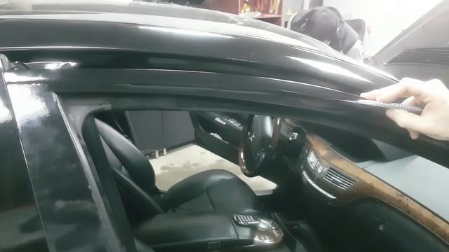 Делаем антихром на Mercedes S500 W12. Как оклеить черной пленкой хром. Подробный процесс смотреть онлайн