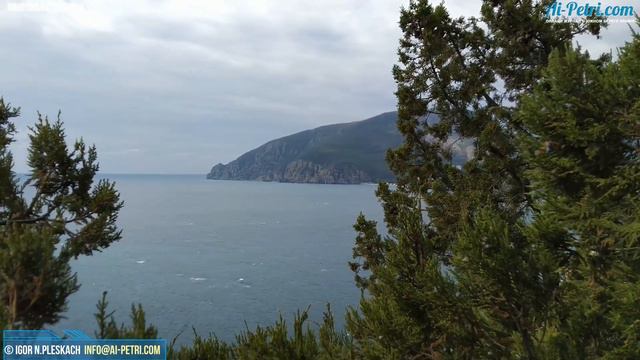 Мыс Плака в посёлке Утёс (Алушта), виды на Аю-Даг, склеп-усыпальница князей Бороздиных и Гагариных смотреть онлайн