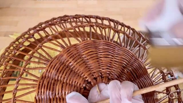 Финишное покрытие лаком плетеных изделий. Finishing-Lackierung von geflochtenen Produkten.#tutorial смотреть онлайн