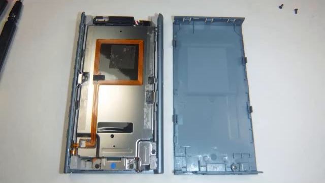 How to take apart a SONY Walkman NW-A45 NW-A46 NW-A47 and change battery смотреть онлайн