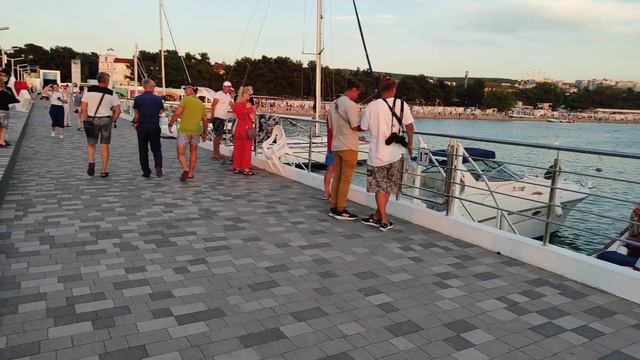 ⛵Центральный Причал ?Геленджика на закате смотреть онлайн