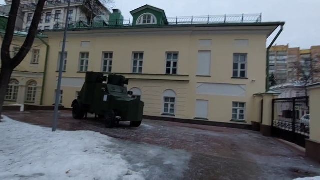 Прогулки по Москве. От Б. Бронной до Б. Никитской. По Большой Никитской. Двор Музея военной формы. смотреть онлайн