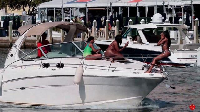How the Miami River is located - a boat ride you won't forget! смотреть онлайн