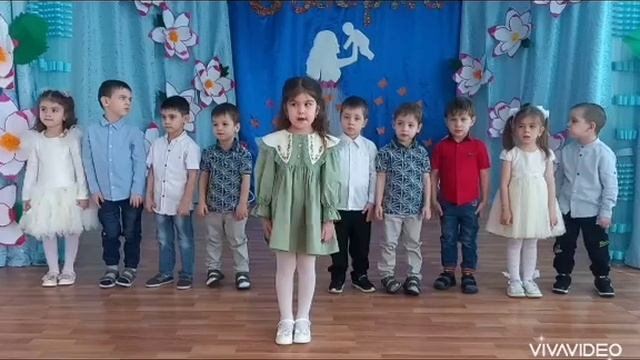 В детском саду прошёл утренник. смотреть онлайн