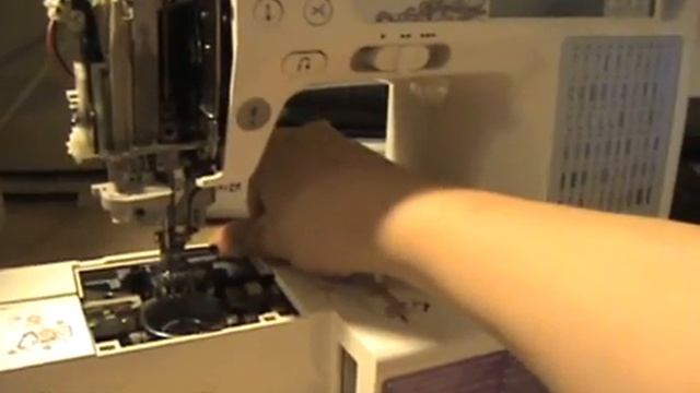Brother SE400 Embroidery Machine Clean and Oil Maintenance смотреть онлайн
