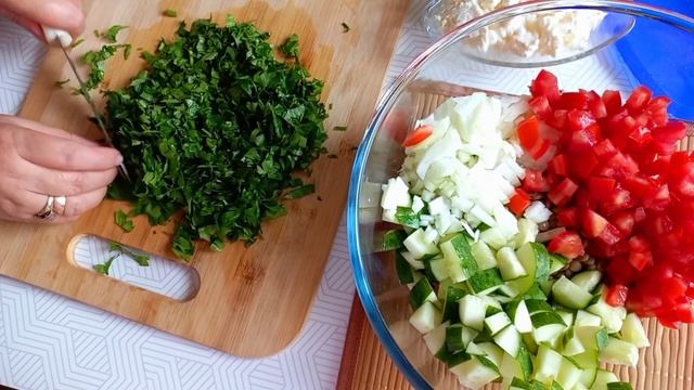 Салат из чечевицы с овощами за 15 минут. Пикантная заправка! смотреть онлайн