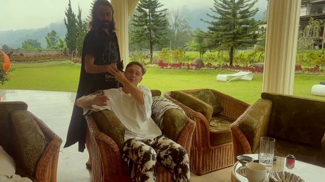 EvoLife Влог: Балийский Лайфстайл, Эволюционный ИИ смотреть онлайн