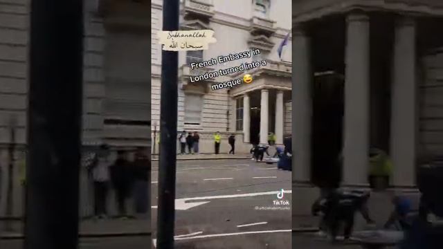#франция #лондон #UK #EU На время Рамадана посольство Франции в Лондоне превратилось в мечеть. смотреть онлайн