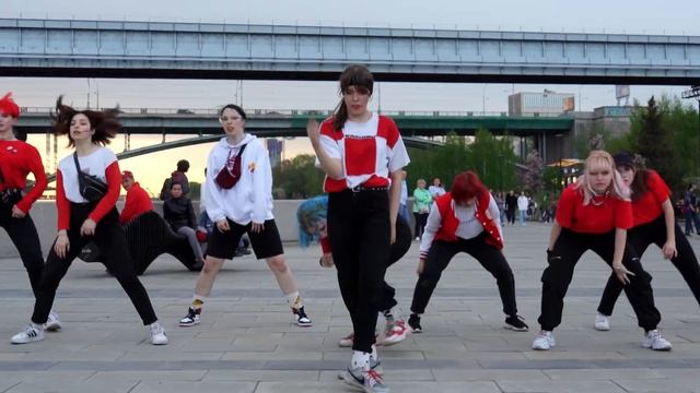 [KPOP IN PUBLIC] (스트레이 키즈) STRAY KIDS- DOMINO [ONE TAKE] | dance cover by TGB смотреть онлайн