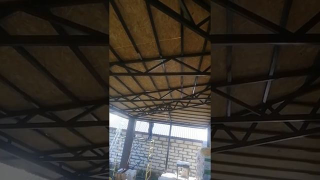 Навес возле дома