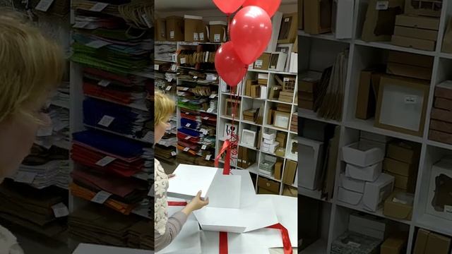 Коробка-раскладушка для шаров с коробкой для подарка смотреть онлайн