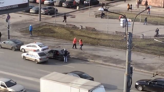 Прицепились к троллейбусу смотреть онлайн