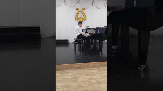 Соната 25 Бетховен. (исп. Сейран Купа,преподаватель Шиян О.В смотреть онлайн