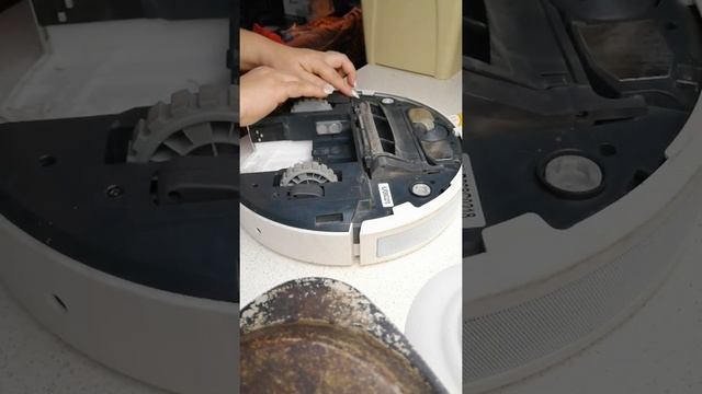 Робот-пылесос! Yamada, как почистить пылесос.