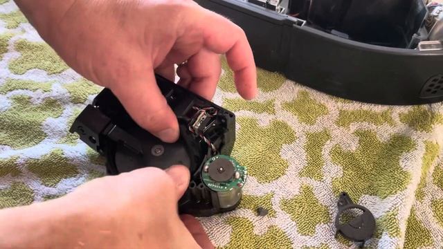 How to replace wheel coverings on IRobot Roomba S9 смотреть онлайн