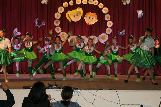 Танец "Лягушачий хор" гр. Непоседы смотреть онлайн