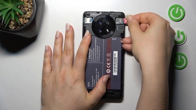 Cómo sacar SIM y tarjeta de memoria del CUBOT Note 9 смотреть онлайн