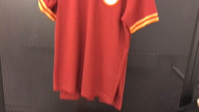 Piazza Colonna - AS Roma STORE смотреть онлайн