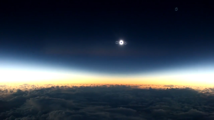 Солнечное затмение с борта самолёта смотреть онлайн