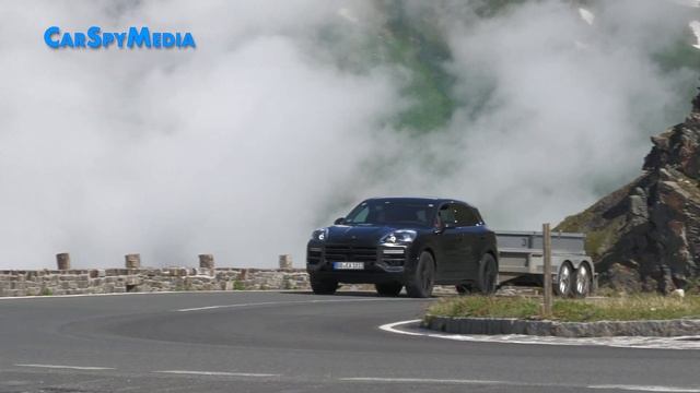 2023 Porsche Cayenne Facelift Prototype Continues Testing And Has Been Spotted In The Alps смотреть онлайн