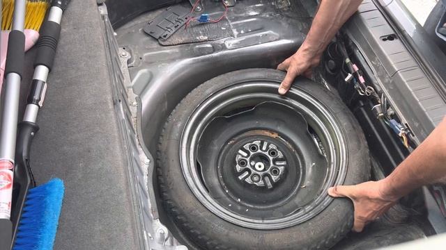 Откуда появляется вода в контейнере докатки Тойота Приус 20?