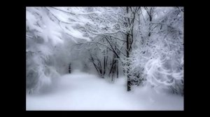 Месяц над водой отражается.Колыбельная.