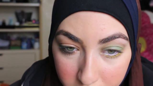 MAC Sassy Moss Fluidline Review and Demo смотреть онлайн