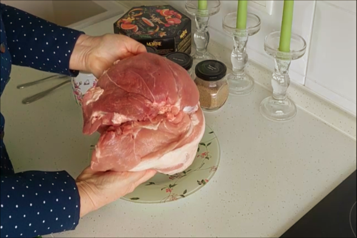 Мясо в духовке, Свинина в духовке, Как приготовить мясо смотреть онлайн