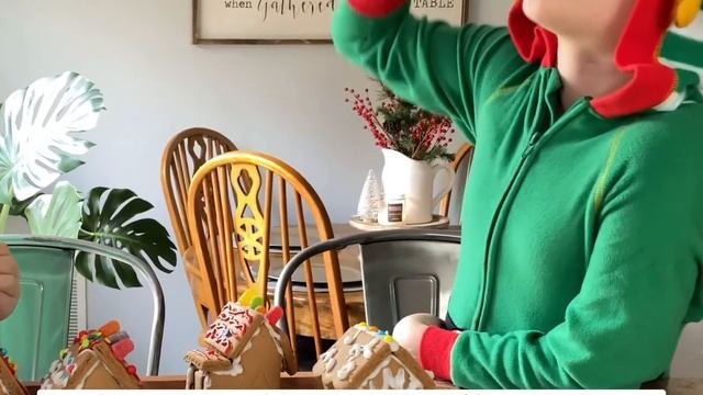 Let’s make a Gingerbread Village! смотреть онлайн