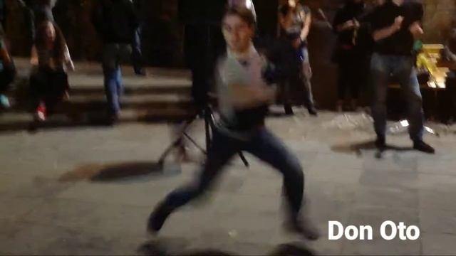 Грузинский танец на пр. Руставели. Аджарули. აჭარული ცეკვა რუსᲗაველზე. Georgian Dance. Tbilisi смотреть онлайн