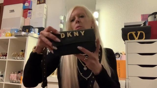 DKNY Belt Bag / Bum Bag Donna Karan New York???Review. How does it looks on me?? смотреть онлайн