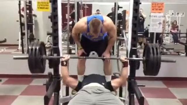 Kyle Nutter Benches 315 for 3 смотреть онлайн